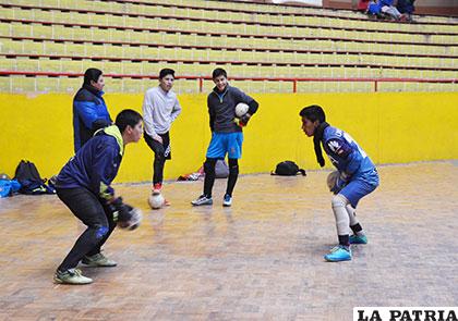 El trabajo de los guardametas de la preselección orureña