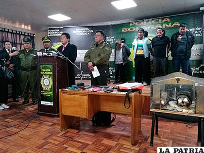 En una conferencia de prensa en La Paz se dieron detalles de la desarticulación de la banda criminal /ABI