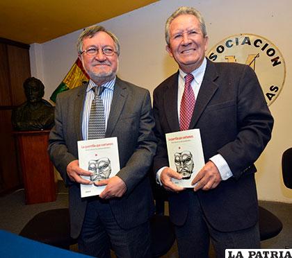 Los periodistas Juan Carlos Salazar (izq.) y Humberto Vacaflor (der.) /aolcdn.com
