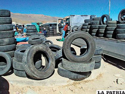 Hasta mayo se internaron alrededor de 18.4 toneladas de neumáticos a Bolivia /LARAZON.COM