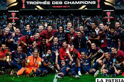 Los jugadores del PSG celebran el título de la Supercopa de Francia
