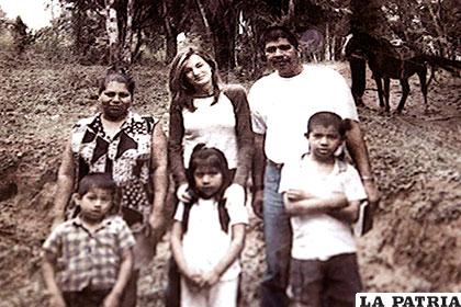 Letizia Ortiz y na familia indígena térraba