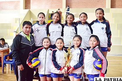 El equipo del colegio Jesús María campeón del voleibol