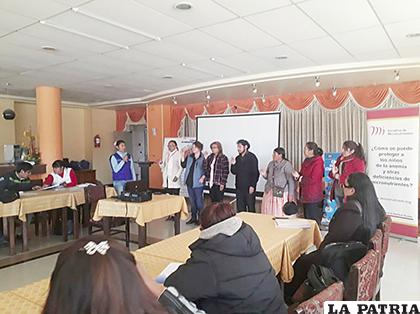 Posesión del nuevo directorio del Primer Comité de Alimentos Fortificados de Oruro / LA PATRIA