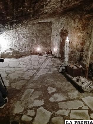Criptas donde reposan los restos de algunos católicos creyentes