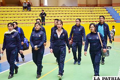 Los árbitros de futsal también fueron parte del acto de inauguración 
