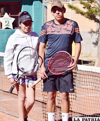 Quiñónez (izq.) junto a Guizada al final del partido