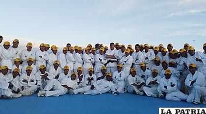 Deportistas seleccionados durante el entrenamiento de karate en Caracollo /gentileza Marcelo Taborga