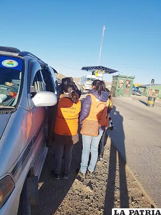 Funcionarios de la DIO en la inspección que también se realizó en puestos de control