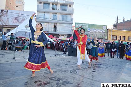 Danza internacional con Indi World