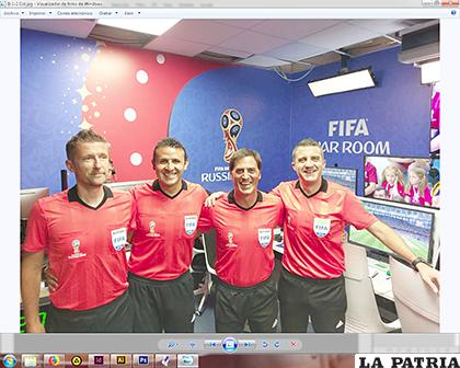 En uno de los partidos con todo el equipo asistente del VAR (segundo de la izquierda) /cortesía Gery Vargas