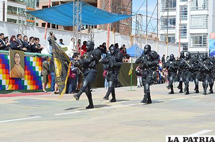 Personal del DACI desfiló con máscaras el día del aniversario de la Policía /Archivo