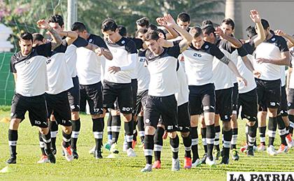 Durante el entrenamiento de los jugadores de Olimpia /paraguay.com