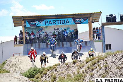 Los bicicrosistas se alistaron convenientemente para asistir al 
nacional 