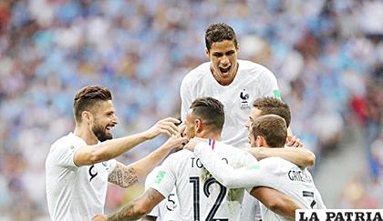 Francia avanzó a las semifinales con goles de Varane y Griezmann /GETTY IMAGES