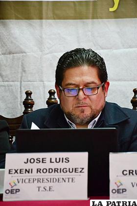 El vicepresidente del TSE, José Luis Exeni, estuvo ayer en Oruro