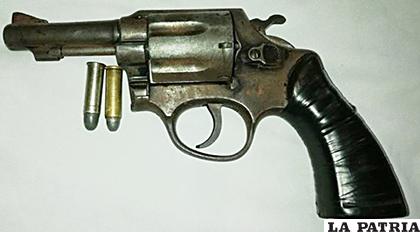 El arma de fuego que estaba en poder de uno de los ex reos