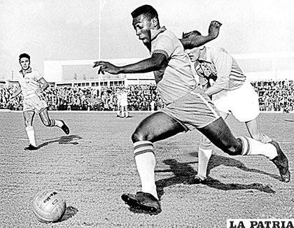 Pelé hasta ahora es el único sudamericano que levantó la Copa en Europa /tuul.tv
