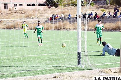 Gualberto Villarroel y JCDT terminaron empatando a 2 goles