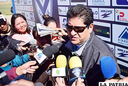 El director técnico de San José, Eduardo Villegas, habló con los medios