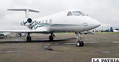 La aeronave que supuestamente fue abandonada en el aeropuerto El Trompillo /Hoy Bolivia