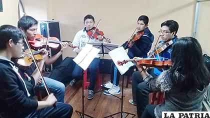 Así se prepara la Orquesta Filarmónica de Oruro 