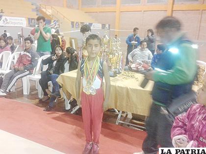 Walter Huayllani, campeón absoluto en la categoría 8-9 años /cortesía Carlos López