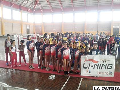 Las deportistas del club Li Ning que fueron parte del torneo nacional /cortesía Carlos López