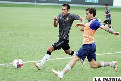 Gabriel Valverde intenta alcanzar el balón /Facebook Sporting Cristal