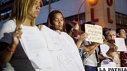 La protesta de familiares de personas recluidas en el edificio del Servicio Bolivariano de Inteligencia /Apunto en línea