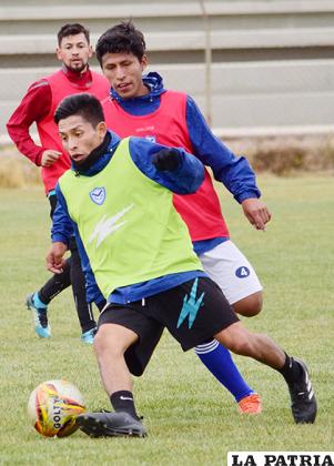 Boris Condori, uno de los juveniles que busca un lugar en el equipo titular