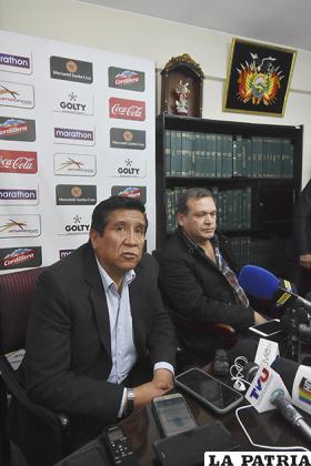 Salinas junto a Paniagua, confían que clubes darán solución a problemas económicos /APG