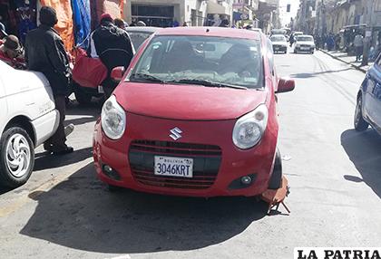 El vehículo fue engrapado