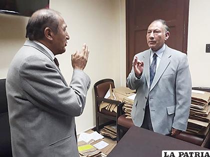 Juramento del nuevo jefe médico regional de la CNS Oruro, Jaime Pozo Guzmán