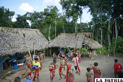 Yanomamis afectados por el sarampión en la frontera entre Brasil y Venezuela /INFORME21.COM
