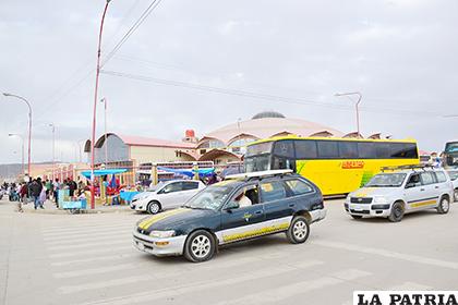 Algunos taxistas exceden tarifas
