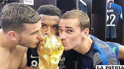 Lemar, Lucas y Griezmann, jugadores del Atlético de Madrid /epimg.net