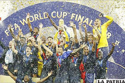 La selección de Francia celebra el título obtenido en el Mundial Rusia 2018 /as.com
