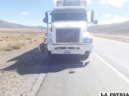 El camión no pudo frenar cuando se acercó al otro motorizado