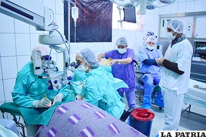 Intervención quirúrgica del segundo paciente de cataratas