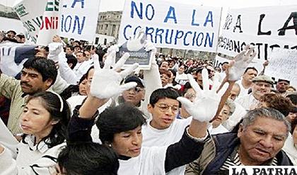 Las protestas ciudadanas contra la corrupción en Perú /KANDIRE.BO