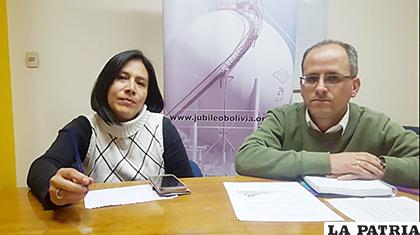 Sandra Sánchez y Raúl Velásquez, analistas e investigadores de Fundación 
Jubileo /ANF