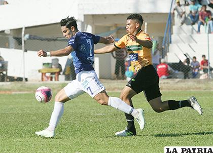 Carmelo Algarañaz inauguró el marcador con un remate cruzado /APG