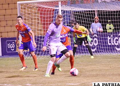Una acción del partido disputado en la Villa Imperial entre Real Potosí y Universitario /APG