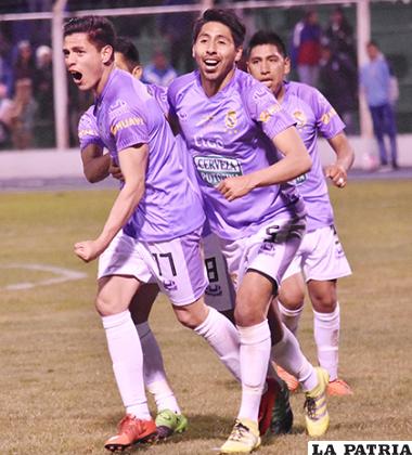 Suárez, festeja el gol de la paridad para Real Potosí /APG