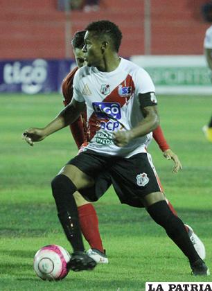 Nacional Potosí dominó el partido en la primera parte /APG 