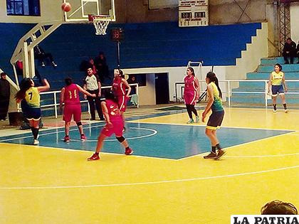 Pasaje del partido entre Carl A-Z y Juventud en la rama femenina