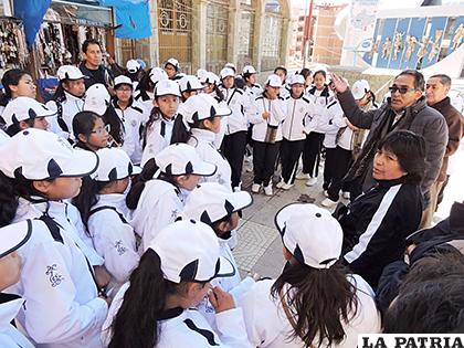 Delegaciones escolares disfrutaron de Oruro turístico