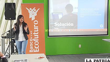 Gerente general de la empresa Elemental, Daniela García, en un taller sobre educación y tecnología /BANCO ECOFUTURO