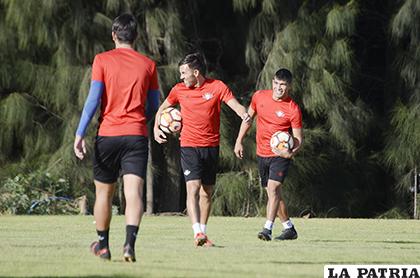 El plantel cochabambino se preparó adecuadamente para el lance de esta noche /MARKAREGISTRADA